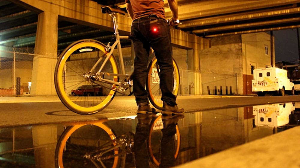 Monocle transforme votre iPhone en phare arrière de vélo !