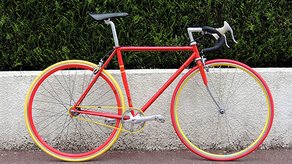 Vélo singlespeed CBT Italia jaune et rouge