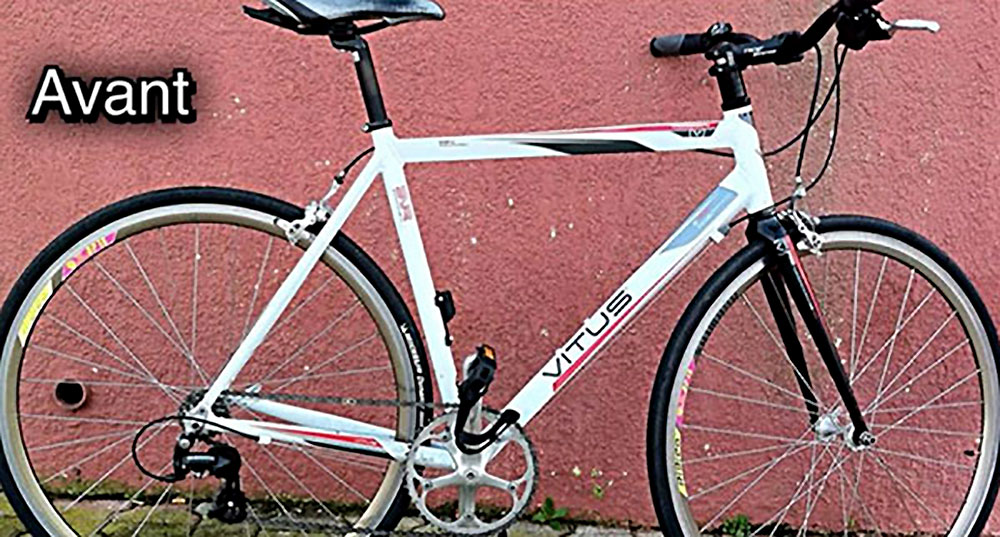 Vélo pignon fixe rouge et blanc venant du sud de la France
