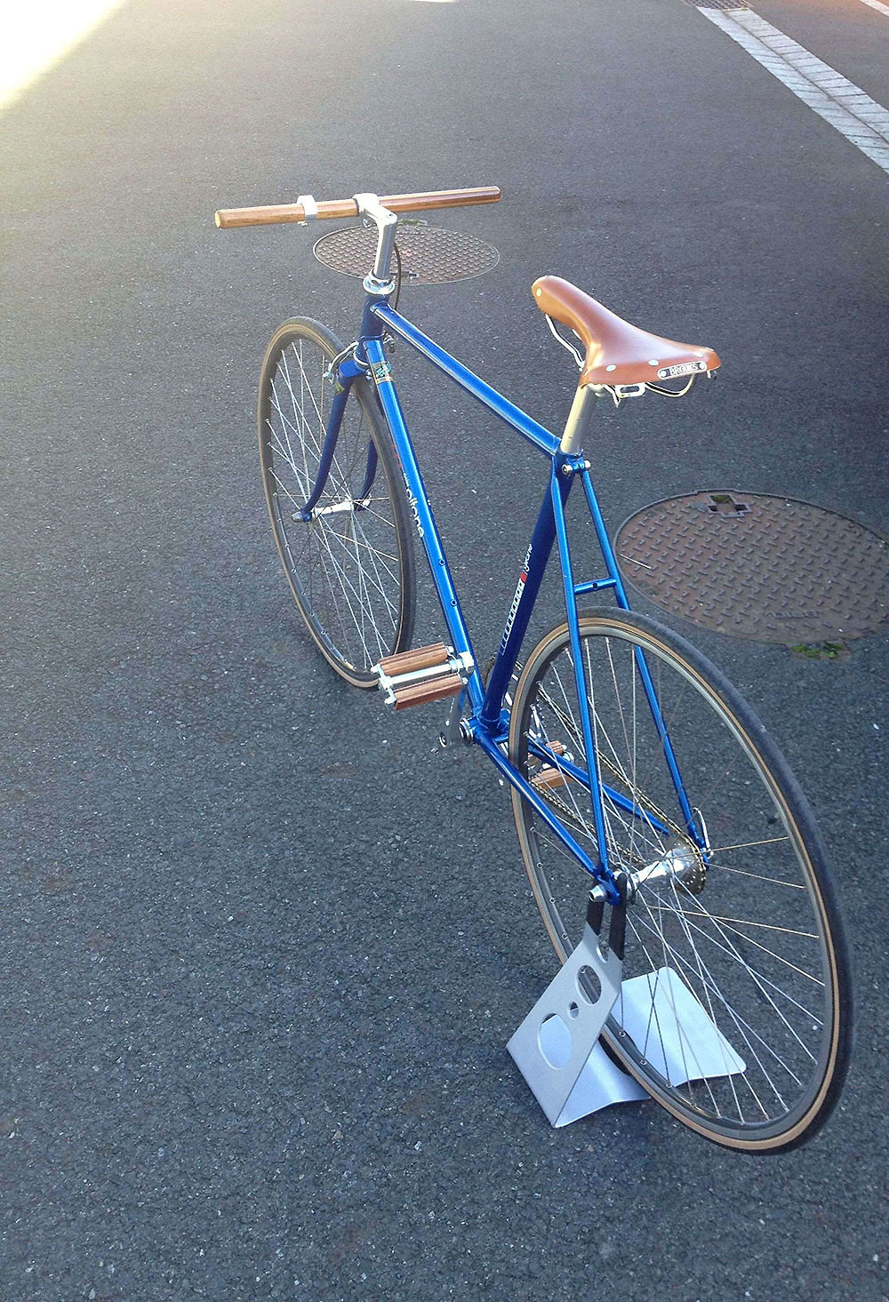 Un vélo Gitane de 1978 devenu un singlespeed avec du bois