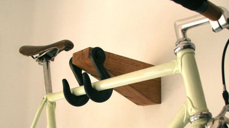 Wood Loops propose des supports de vélos muraux