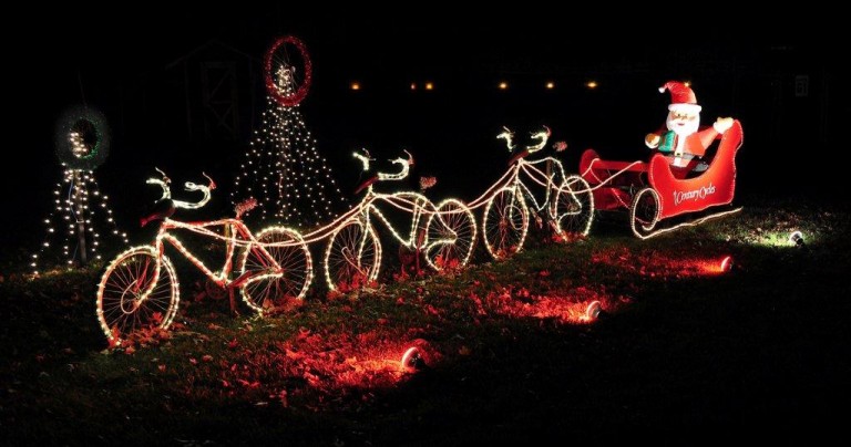 Des photos et vidéos de Père Noël sur des vélos