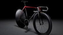 Le constructeur automobile Mazda expose un vélo fixie