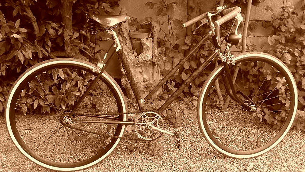 Singlespeed rétro vintage sur la base d'un vieux vélo de ville
