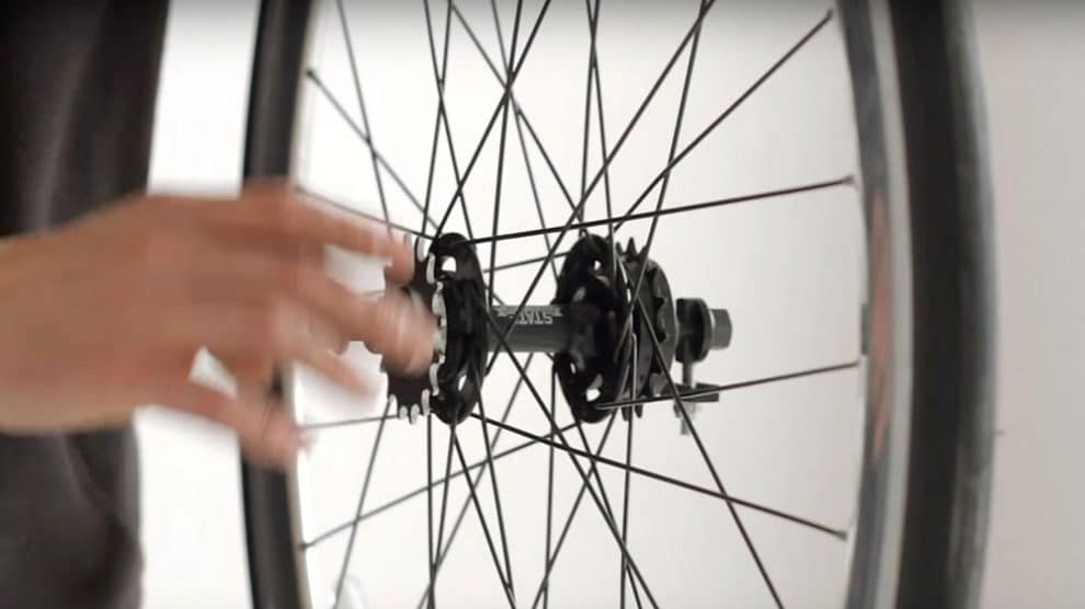 Vidéo comment ajouter un pignon fixe à sa roue de vélo ?