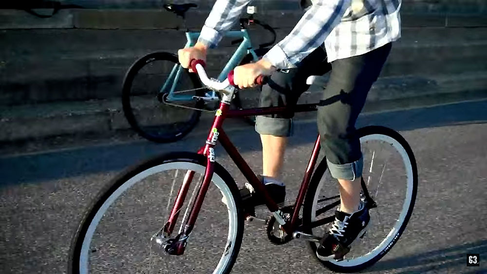 Vidéo explicative how to skid on a fixed gear with straps