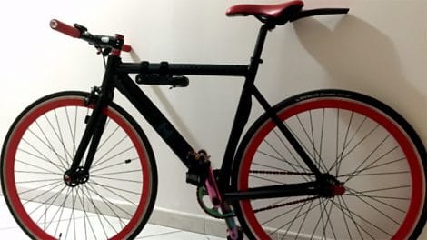 Montage d'un vélo fixie black and red d'un de nos internaute