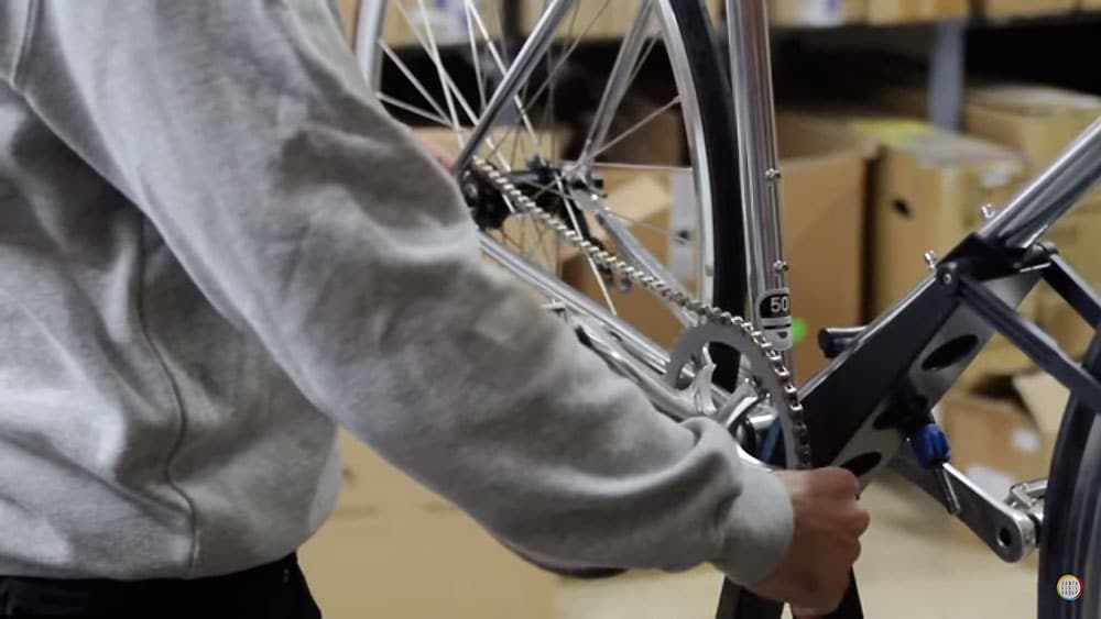 Vidéo comment installer une roue rétropédalage à son vélo