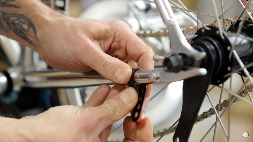 Vidéo comment installer une roue rétropédalage à son vélo
