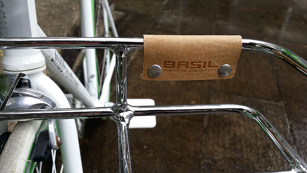Porte-bagage vélo urbain Portland Basil avant avec rebords