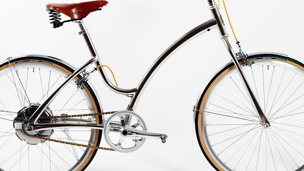 Le vélo chromé Aoi Cycle au design unique et fait à la main