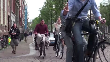 Vidéo respecter les cyclistes lors du permis de conduire hollandais