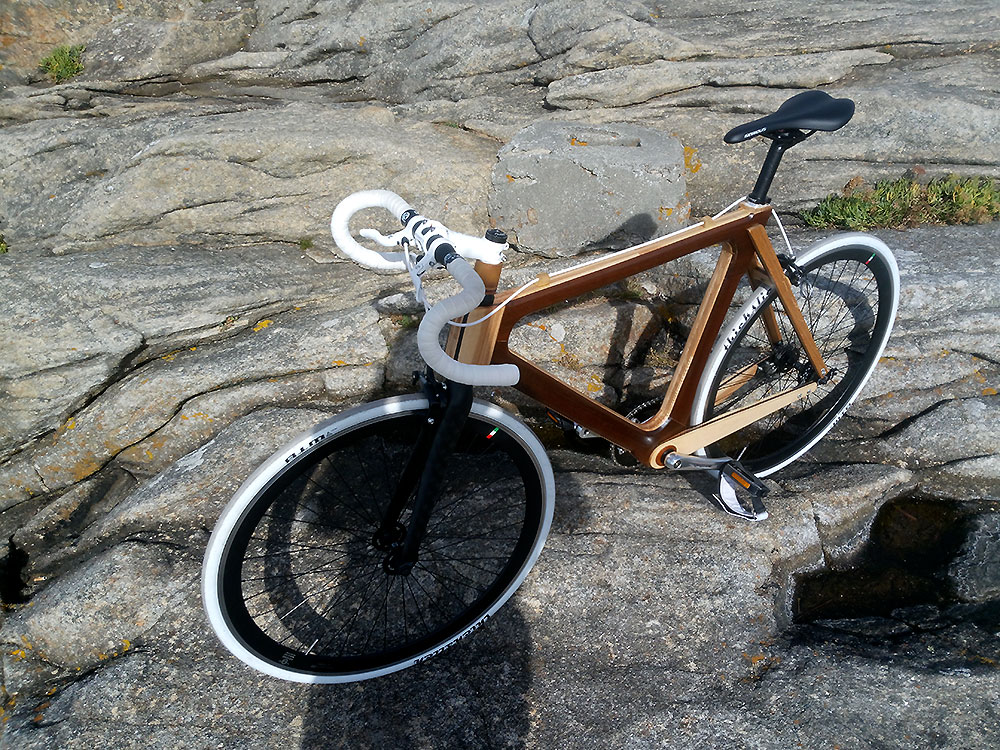 Réalisation d'un vélo fixie singlespeed avec un cadre en bois