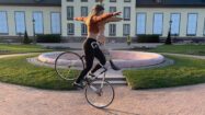 Alice Rieb une acrobate à vélo hors pair
