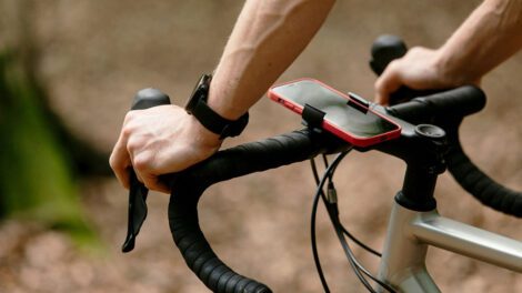 Loopmount fixe votre smartphone à votre vélo