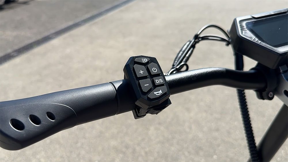 Test trottinette à moins de 500€, Angwatt F1 2025