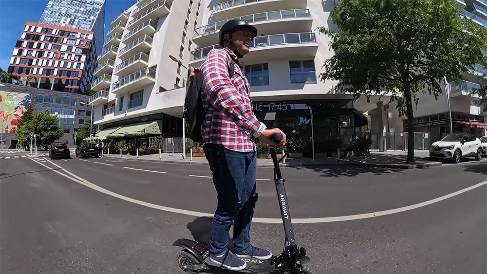 Test trottinette à moins de 500€, Angwatt F1 2025
