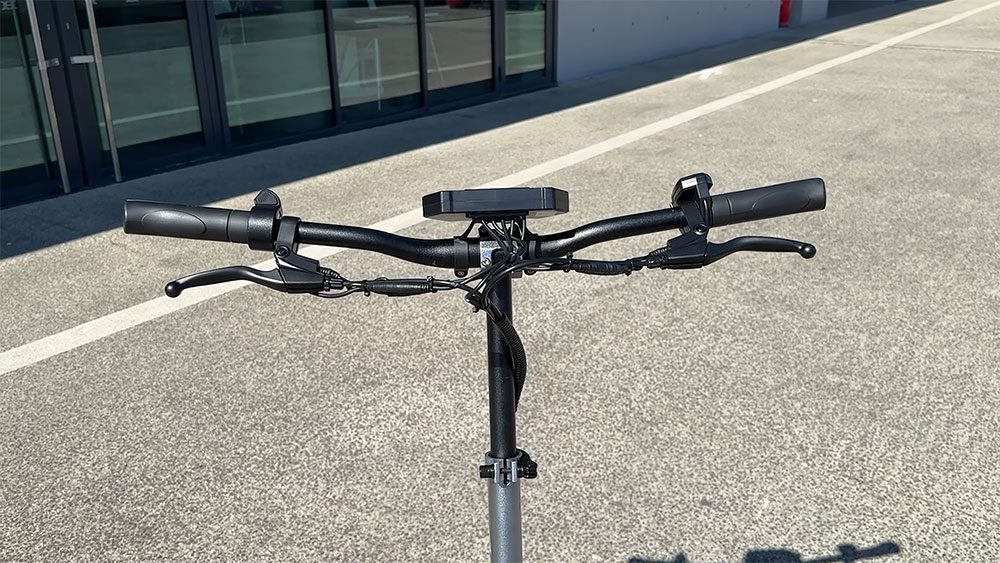 Test trottinette à moins de 500€, Angwatt F1 2025