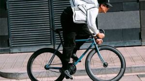 Le cadre Dosnoventa Barcelona Fighter Blue l'élégance du pignon fixe haut de gamme