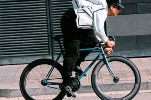 Le cadre Dosnoventa Barcelona Fighter Blue l'élégance du pignon fixe haut de gamme
