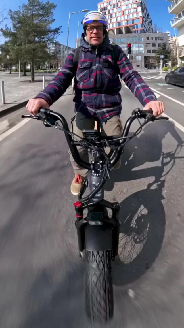 Test et avis sur le @Mokwheel Scoria 2.0 capable de rouler 100 km avec un moteur de 250 watts.
#levelourbain #velourbain #scoria #fatbike Mokwheel.FR